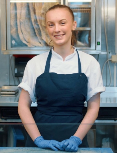 Portrettbilde av en smilende Hedda Leversen Larsen